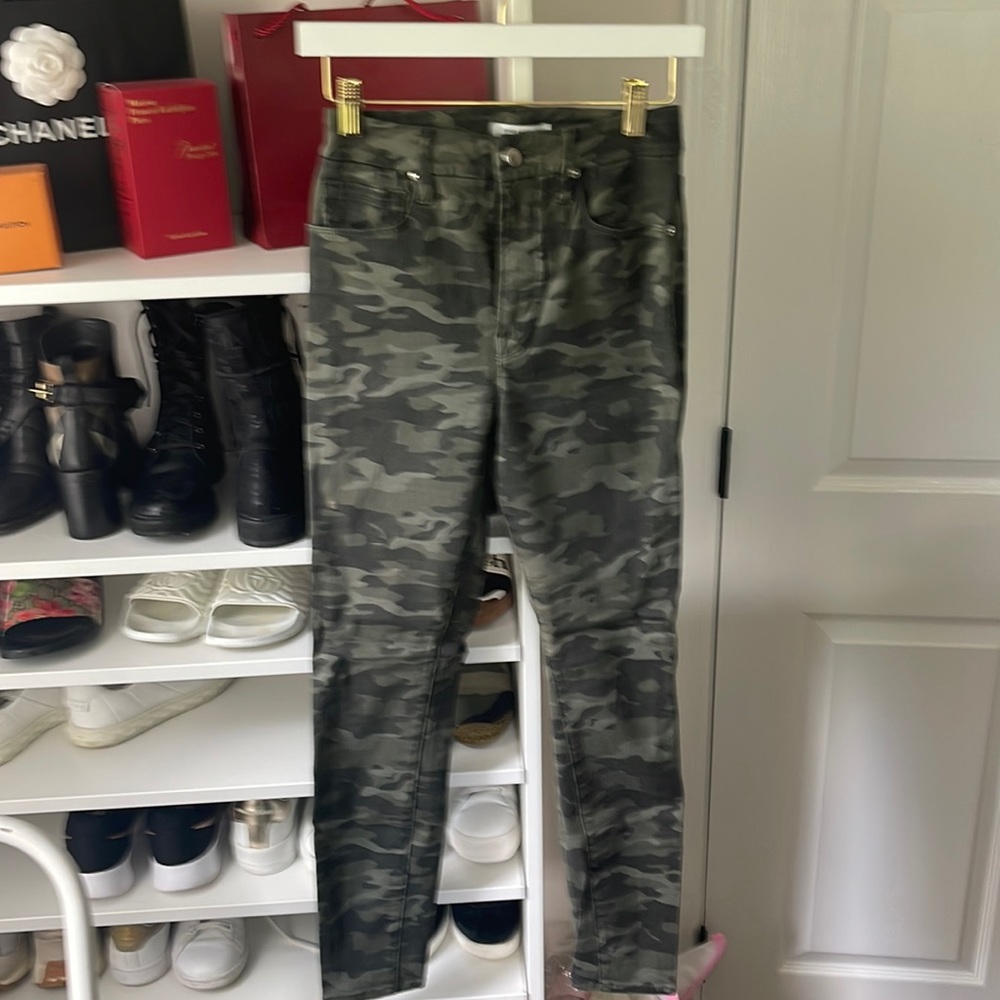 Good American skinny camo jeans size 4 (27)